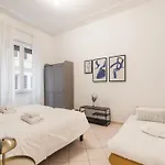 The Best Rent - Bright Three-Bedroom Apartment Along The Tiber River