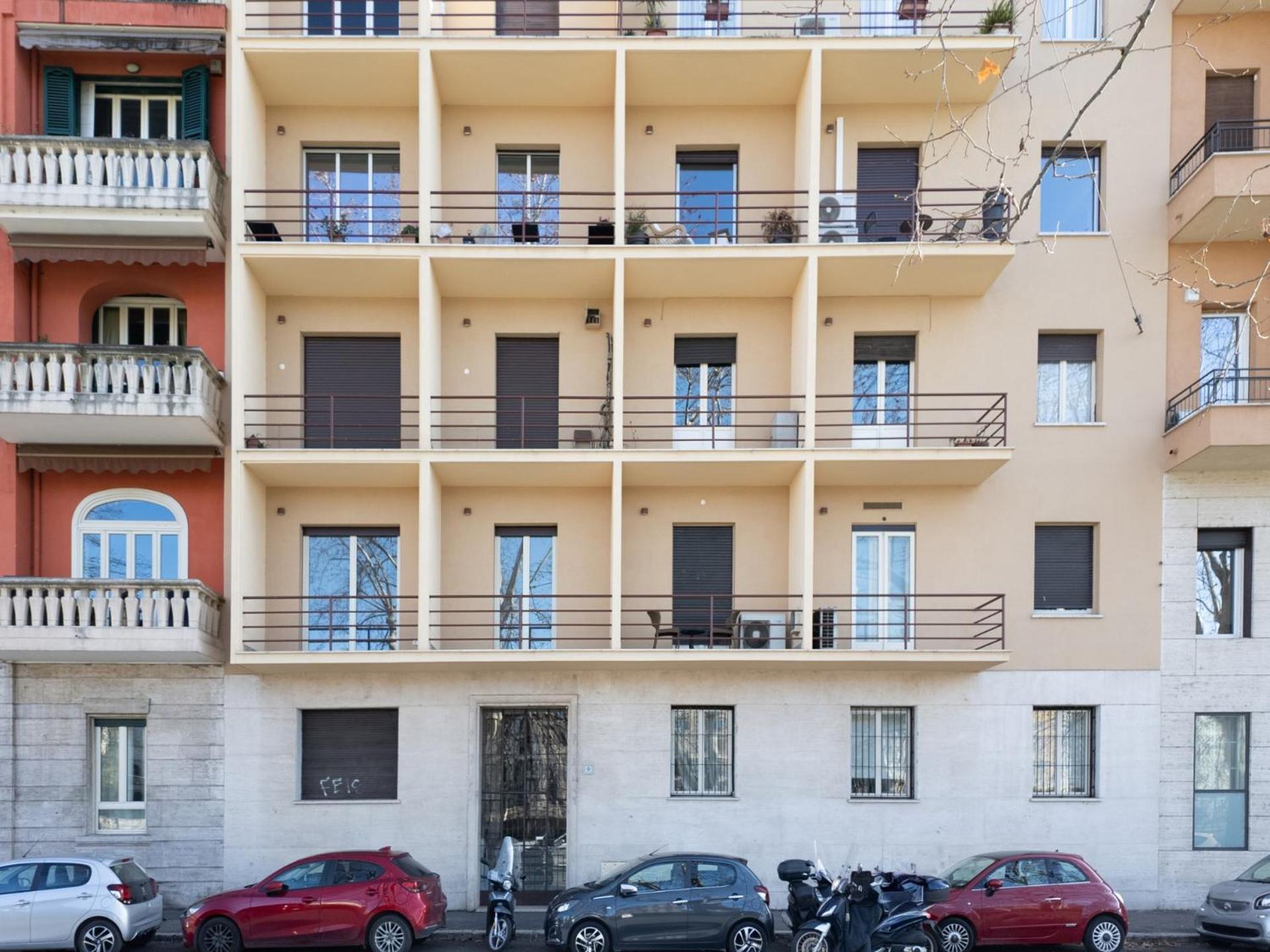 The Rent - Bright Three-bedroom Along The Tiber River Rome